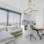 J&k Towarowa Towers Apartment