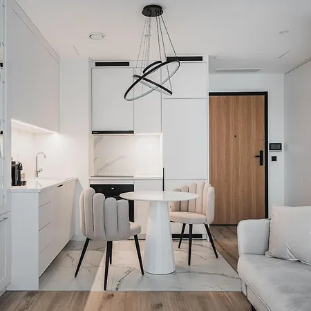 J&k Towarowa Towers Apartamento