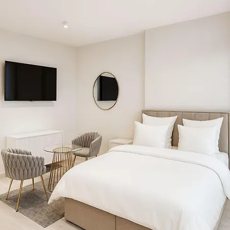 J&k Towarowa Towers Varsovia